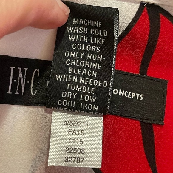 INC International Concepts Red and White Kissy Lips Button Up Blouse size 4 - Picture 4 of 6